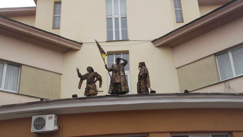 © Andrei  Kolyaskin - Living  sculptures  on  the  Independence  Day  in  Ivano - Frankivsk  City , Ukraine .