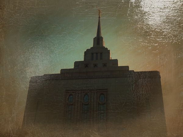 © Andrei  Kolyaskin - Image from the Ukrainian  Kyiv  Temple  in  oil  painting  1 photography project