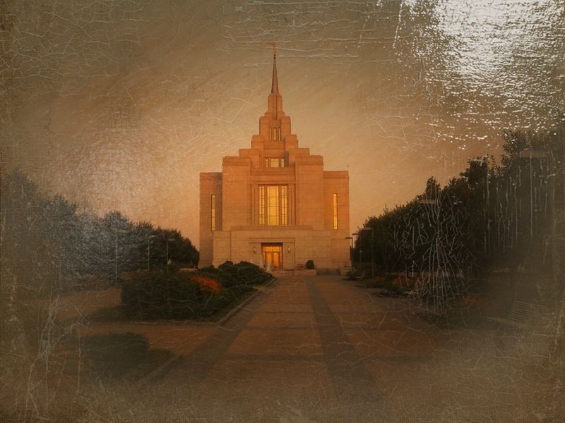 © Andrei  Kolyaskin - Image from the Ukrainian  Kyiv  Temple  in  oil  painting  1 photography project