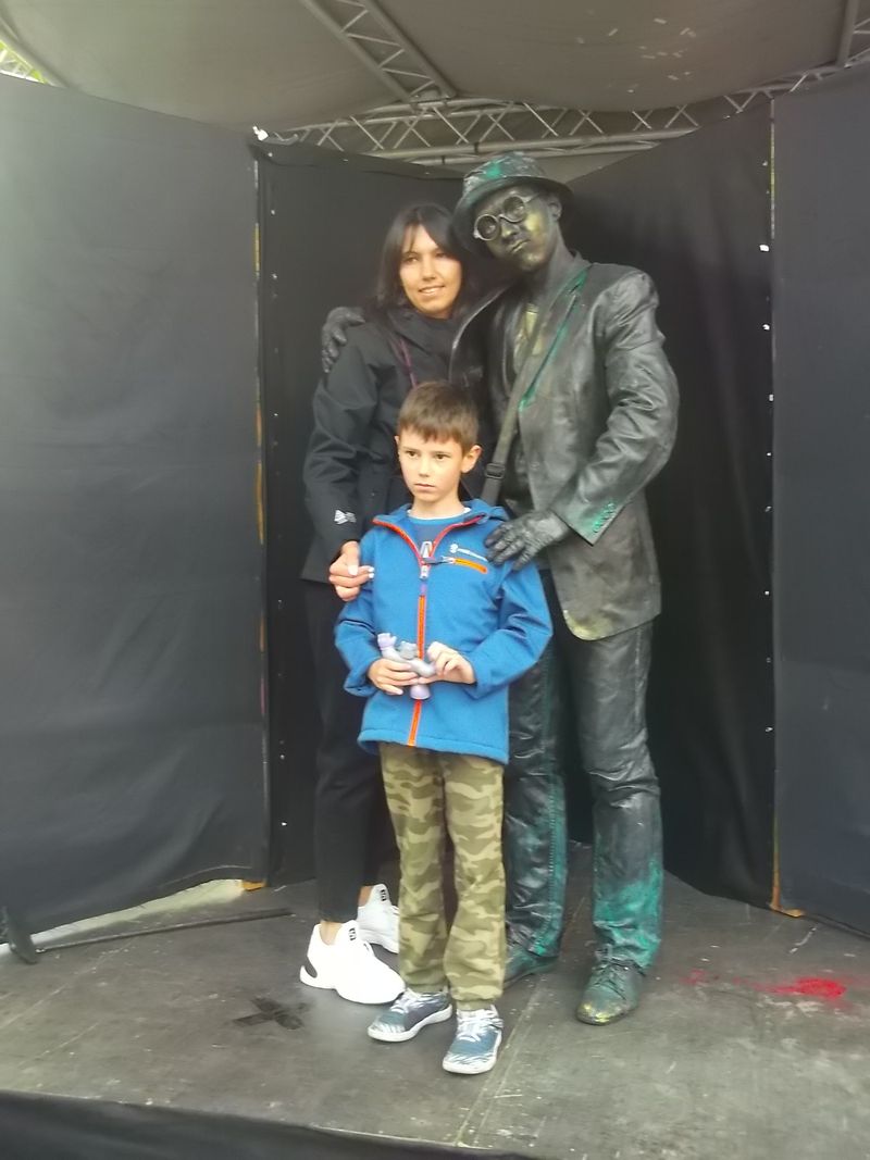 © Andrei  Kolyaskin - Living  sculptures  show  on  the  central   part  of  Ivano - Frankivsk  City , Ukraine .