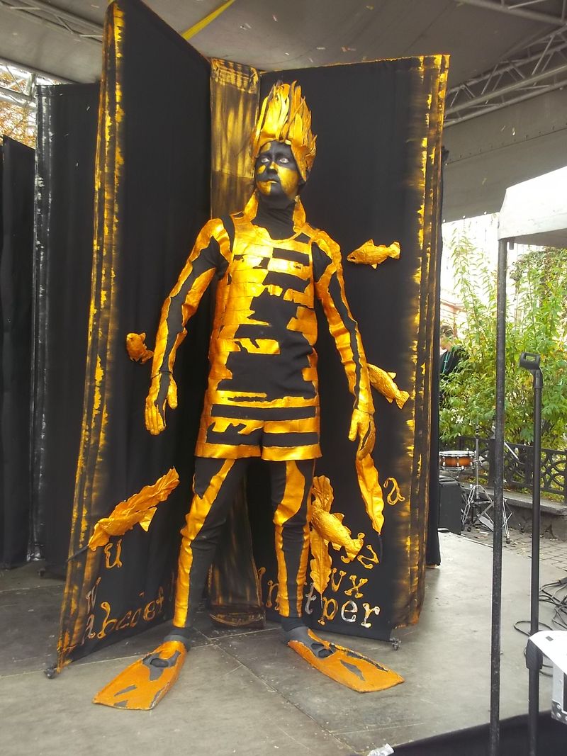 © Andrei  Kolyaskin - Living  sculptures  show  on  the  central  part  of  Ivano - Frankivsk  City , Ukraine .