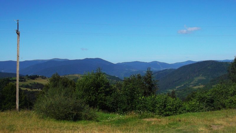 © Andrei  Kolyaskin - Wiew  on  Carpatian  mountains  on  the  Synevir  pass  in  Mezhygirya  area  of  Zacarpatian  region , Ukraine .