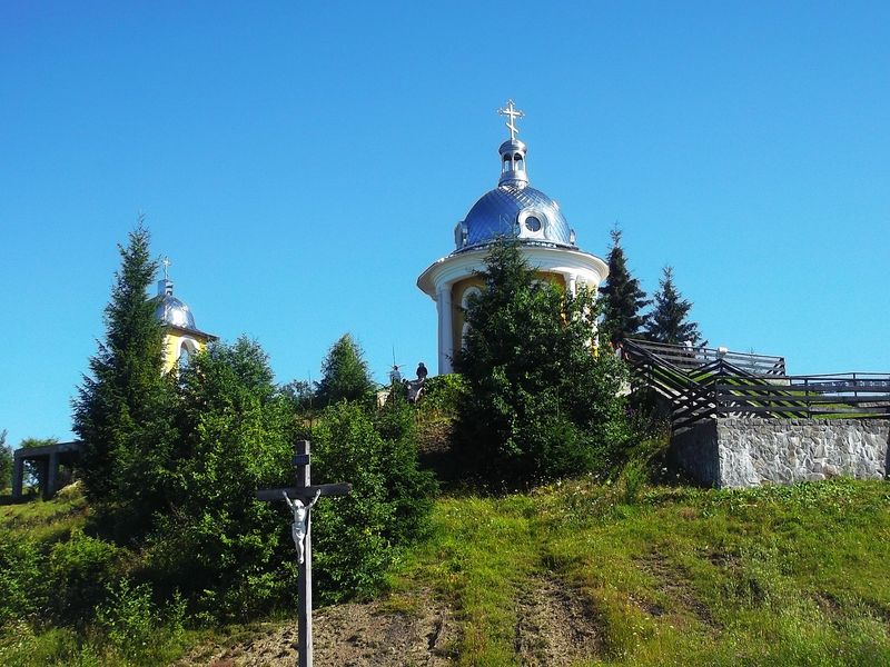 © Andrei  Kolyaskin - On  the  Synevir  pass  in  Mezhygirya  area  of  Zacarpatian  region , Ukraine .