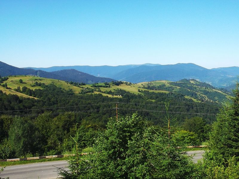 © Andrei  Kolyaskin - Wiew  on  Carpatian  mountains  on  the  Synevir  pass  in  Mezhygirya  area  of  Zacarpatian  region , Ukraine .