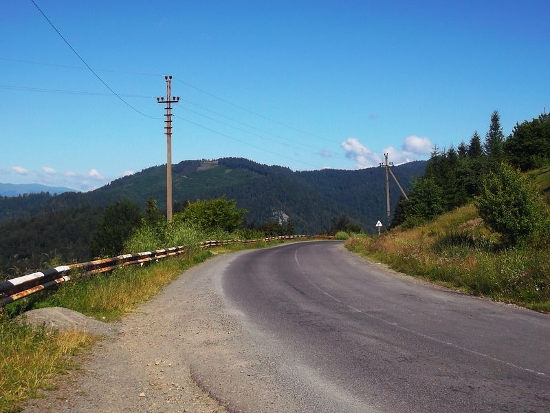 © Andrei  Kolyaskin - Wiew  on  Carpatian  mountains  on  the  Synevir  pass  in  Mezhygirya  area  of  Zacarpatian  region , Ukraine .
