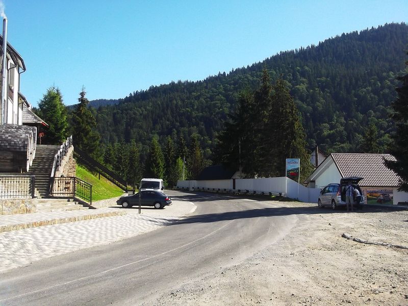 © Andrei  Kolyaskin - Wiew  on  Carpatian  mountains  on  the  Synevir  pass  in  Mezhygirya  area  of  Zacarpatian  region , Ukraine .