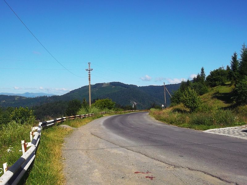 © Andrei  Kolyaskin - Wiew  on  Carpatian  mountains  on  the  Synevir  pass  in  Mezhygirya  area  of  Zacarpatian  region , Ukraine .