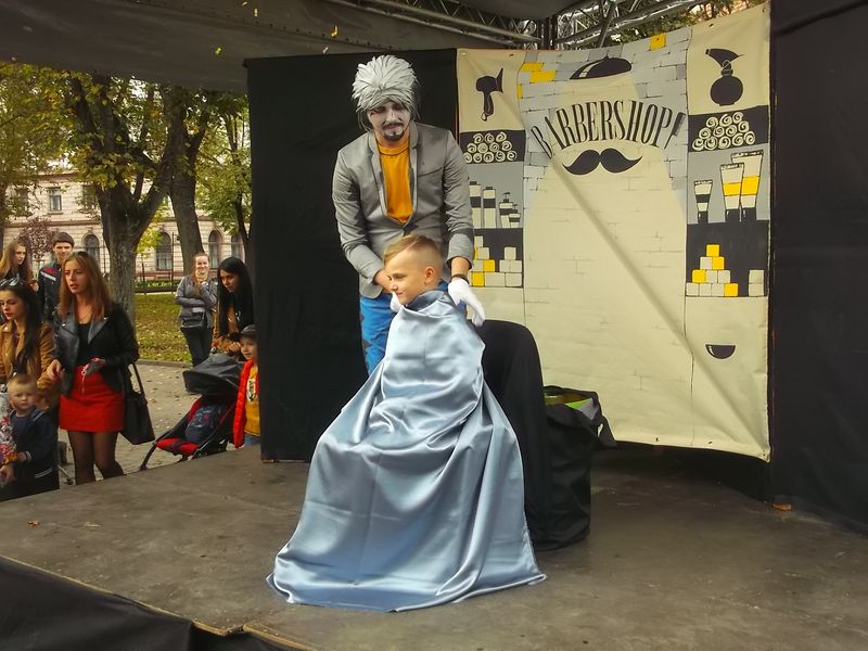 © Andrei  Kolyaskin - Living  sculptures  show  on  the  central  part  of  Ivano - Frankivsk  City , Ukraine .