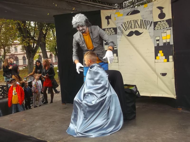 © Andrei  Kolyaskin - Living  sculptures  show  on  the  central  part  of  Ivano - Frankivsk  City , Ukraine .