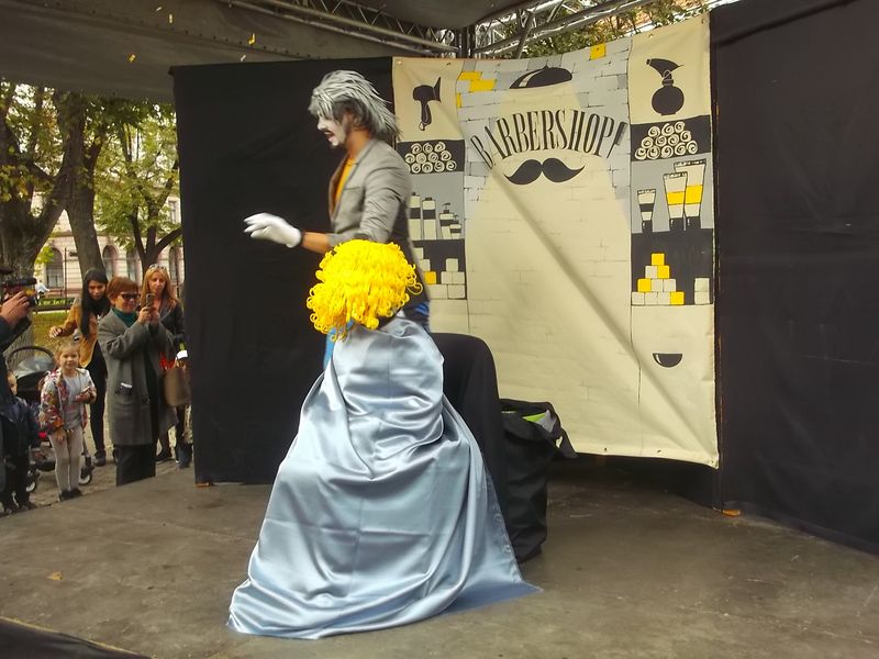 © Andrei  Kolyaskin - Living  sculptures  show  on  the  central  part  of  Ivano - Frankivsk  City , Ukraine .