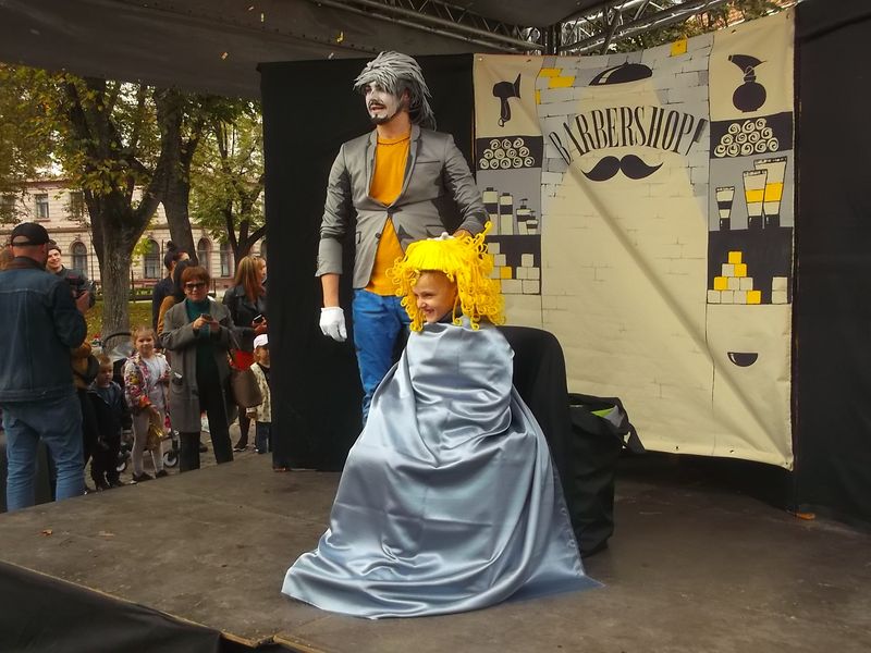 © Andrei  Kolyaskin - Living  sculptures  show  on  the  central  part  of  Ivano - Frankivsk  City , Ukraine .