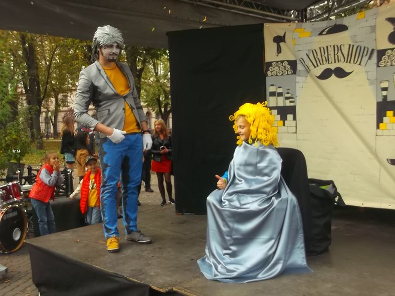 © Andrei  Kolyaskin - Living  sculptures  show  on  the  central  part  of  Ivano - Frankivsk  City , Ukraine .