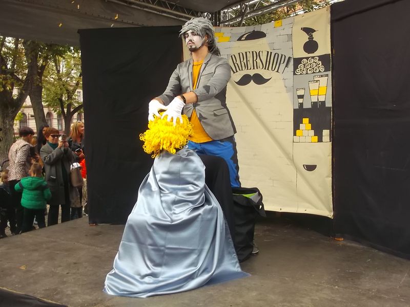 © Andrei  Kolyaskin - Living  sculptures  show  on  the  central  part  of  Ivano - Frankivsk  City , Ukraine .