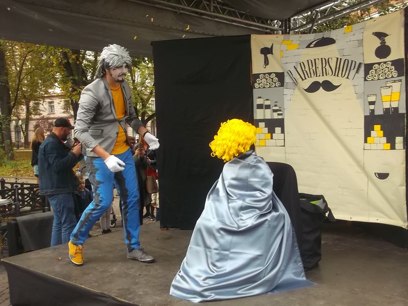 © Andrei  Kolyaskin - Living  sculptures  show  on  the  central  part  of  Ivano - Frankivsk  City , Ukraine .