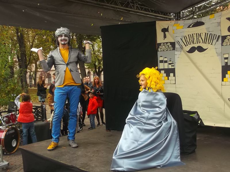 © Andrei  Kolyaskin - Living  sculptures  show  on  the  central  part  of  Ivano - Frankivsk  City , Ukraine .