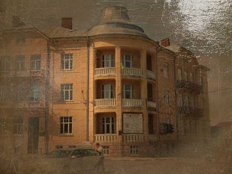 © Andrei  Kolyaskin - Living  house  from  first  part  of  20th  century  in  town  Drogobych  of  Lviv  region , Ukraine .