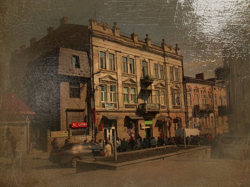 © Andrei  Kolyaskin - Old  house  from  19th  century  in  town  Drogobych  of  Lviv  region , Ukraine .