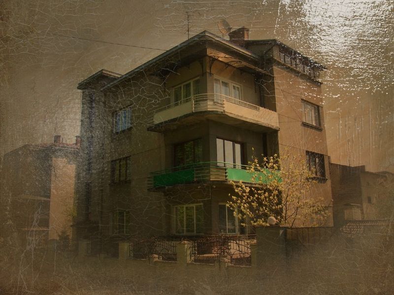 © Andrei  Kolyaskin - Living  house  from  first  part  of  20th  century  in  town  Drogobych  of   Lviv  region , Ukraine .