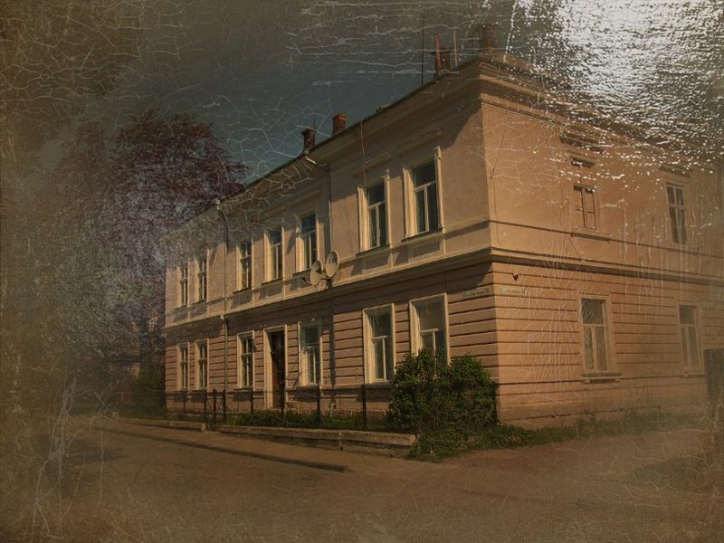 © Andrei  Kolyaskin - Living  house  from  19th  century  in  town  Drogobych  of  Lviv  region , Ukraine .