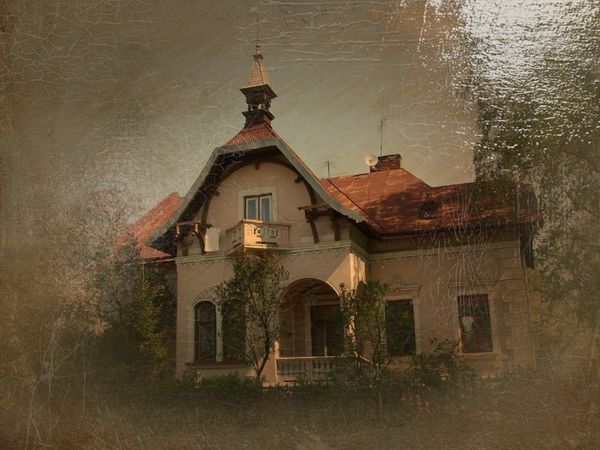 © Andrei  Kolyaskin - Living  house  from  19th  century  in  town  Drogobych  of  Lviv  region , Ukraine .