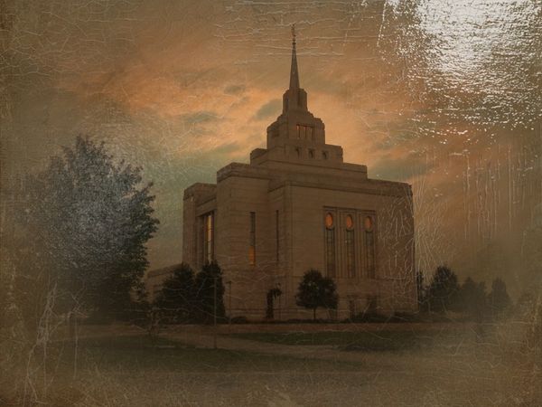 © Andrei  Kolyaskin - Image from the Ukrainian  Kyiv  Temple  in  oil  painting  3 photography project