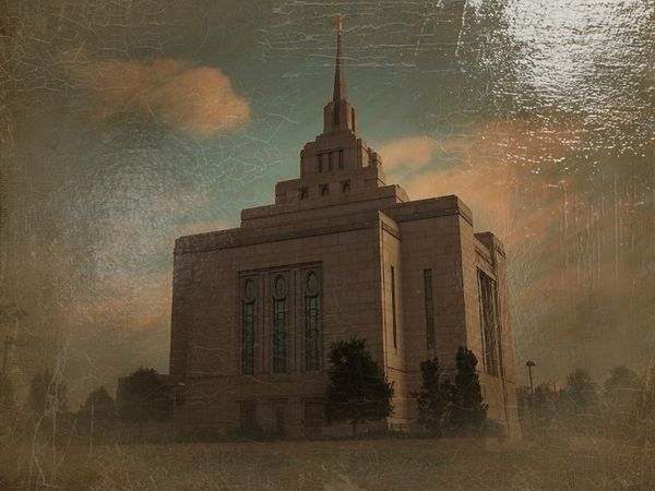 © Andrei  Kolyaskin - Image from the Ukrainian  Kyiv  Temple  in  oil  painting  3 photography project