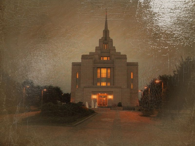 © Andrei  Kolyaskin - Image from the Ukrainian  Kyiv  Temple  in  oil  painting  3 photography project