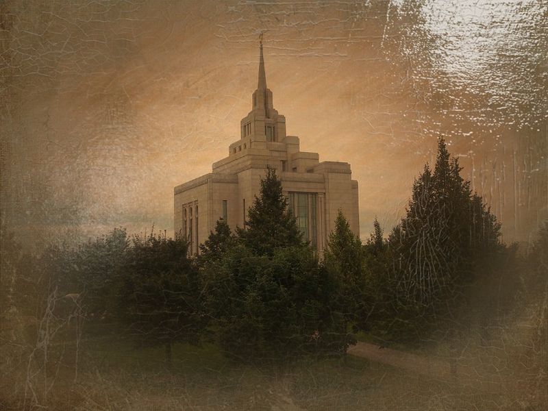 © Andrei  Kolyaskin - Image from the Ukrainian  Kyiv  Temple  in  oil  painting  2 photography project