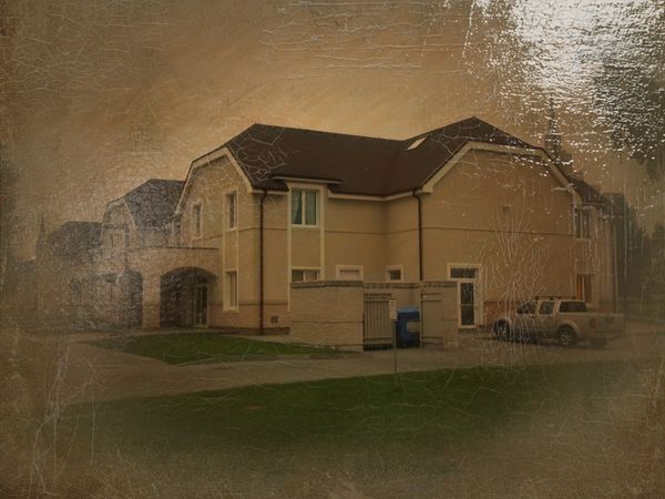 © Andrei  Kolyaskin - Image from the Ukrainian  Kyiv  Temple  in  oil  painting  2 photography project