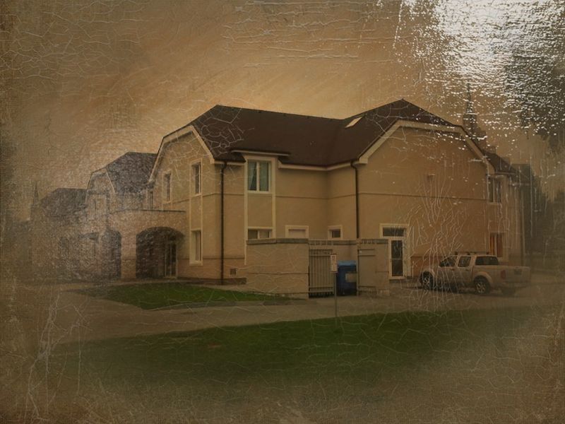 © Andrei  Kolyaskin - Image from the Ukrainian  Kyiv  Temple  in  oil  painting  2 photography project