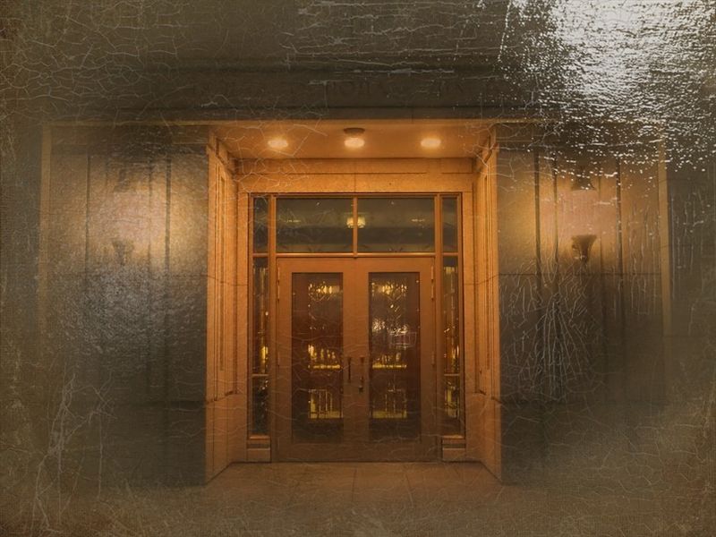 © Andrei  Kolyaskin - Image from the Ukrainian  Kyiv  Temple  in  oil  painting  2 photography project