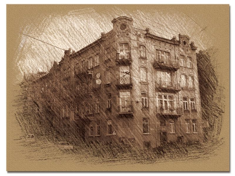 © Andrei  Kolyaskin - Living  house  from  first  part  of  20th  century  in  Lviv  City , Ukraine .