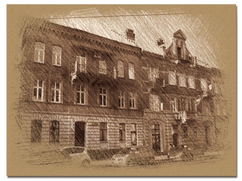 © Andrei  Kolyaskin - Living  house  from  19th  century  in  Lviv  City , Ukraine .