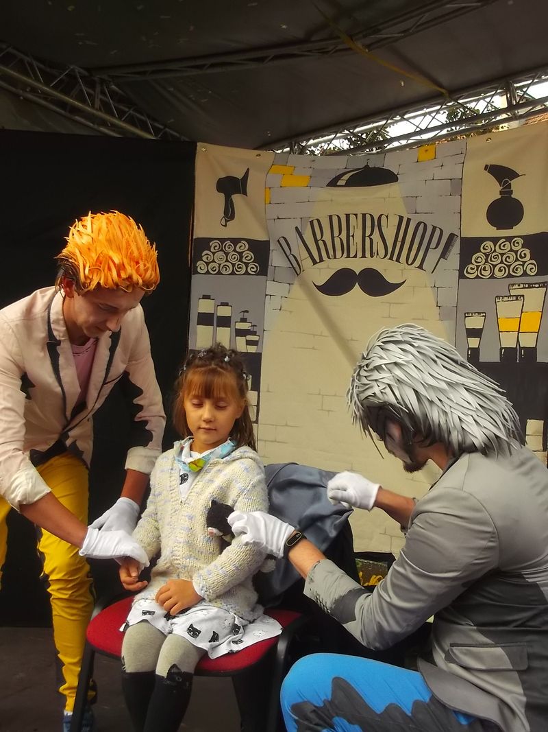 © Andrei  Kolyaskin - Living  sculptures  show  on  the  central  part  of  Ivano - Frankivsk  City , Ukraine .