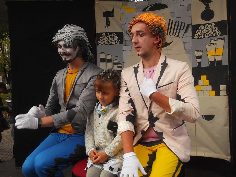 © Andrei  Kolyaskin - Living  sculptures  show  on  the  central  part  of  Ivano - Frankivsk  City , Ukraine .