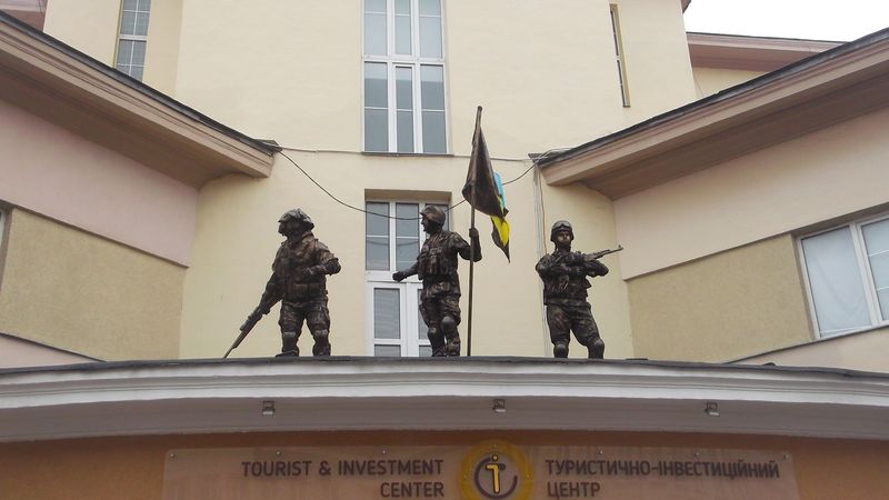 © Andrei  Kolyaskin - Living  sculptures  on  the  Independence  Day  in  Ivano - Frankivsk  City , Ukraine .