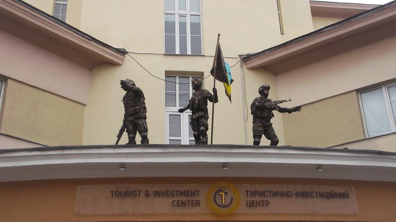 © Andrei  Kolyaskin - Living  sculptures  on  the  Independence  Day  in  Ivano - Frankivsk  City , Ukraine .