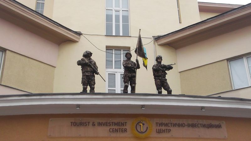 © Andrei  Kolyaskin - Living  sculptures  on  the  Independence  Day  in  Ivano - Frankivsk  City , Ukraine .