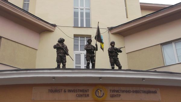 © Andrei  Kolyaskin - Living  sculptures  on  the  Independence  Day  in  Ivano - Frankivsk  City , Ukraine .
