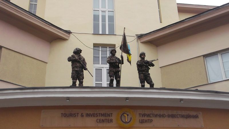 © Andrei  Kolyaskin - Living  sculptures  on  the  Independence  Day  in  Ivano - Frankivsk  City , Ukraine .