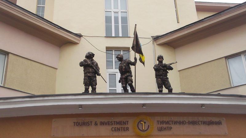 © Andrei  Kolyaskin - Living  sculptures  on  the  Independence  Day  in  Ivano - Frankivsk  City , Ukraine .