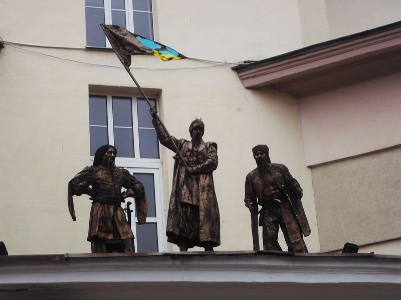 © Andrei  Kolyaskin - Living  sculptures  on  the  Independence  Day  in  Ivano - Frankivsk  City , Ukraine .