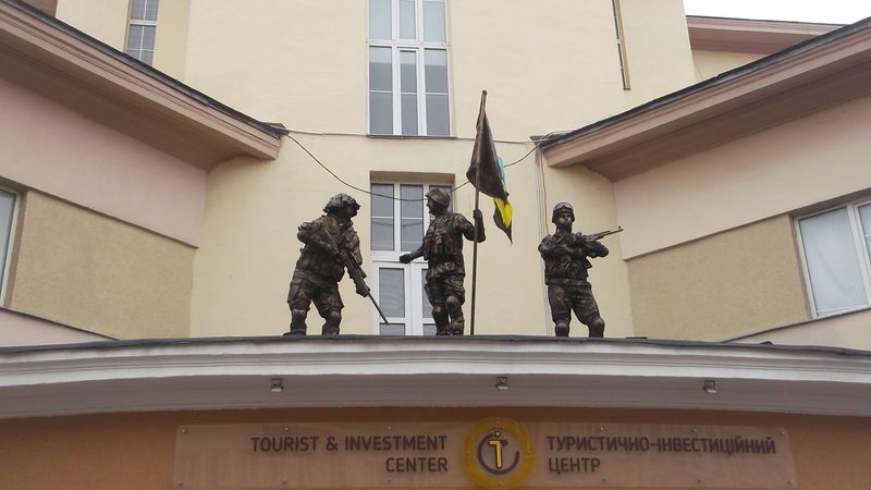 © Andrei  Kolyaskin - Image from the Living  sculptures  in  Ivano - Frankivsk  City 4 photography project