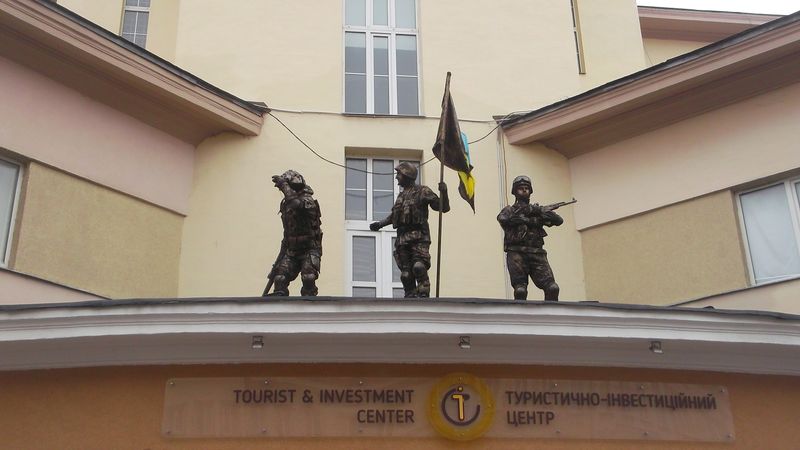 © Andrei  Kolyaskin - Living  sculptures  on  the  Independence  Day  in  Ivano - Frankivsk  City , Ukraine .