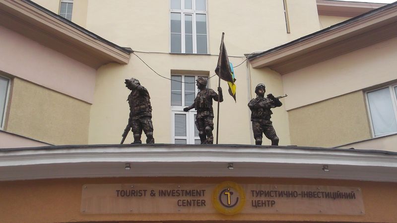 © Andrei  Kolyaskin - Living  sculptures  on  the  Independence  Day  in  Ivano - Frankivsk  City , Ukraine .