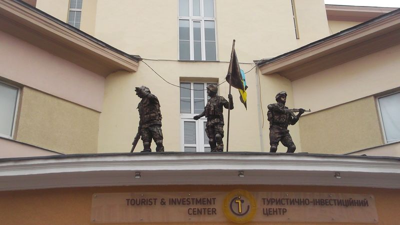 © Andrei  Kolyaskin - Living  sculptures  on  the  Independence  Day  in  Ivano - Frankivsk  City , Ukraine .
