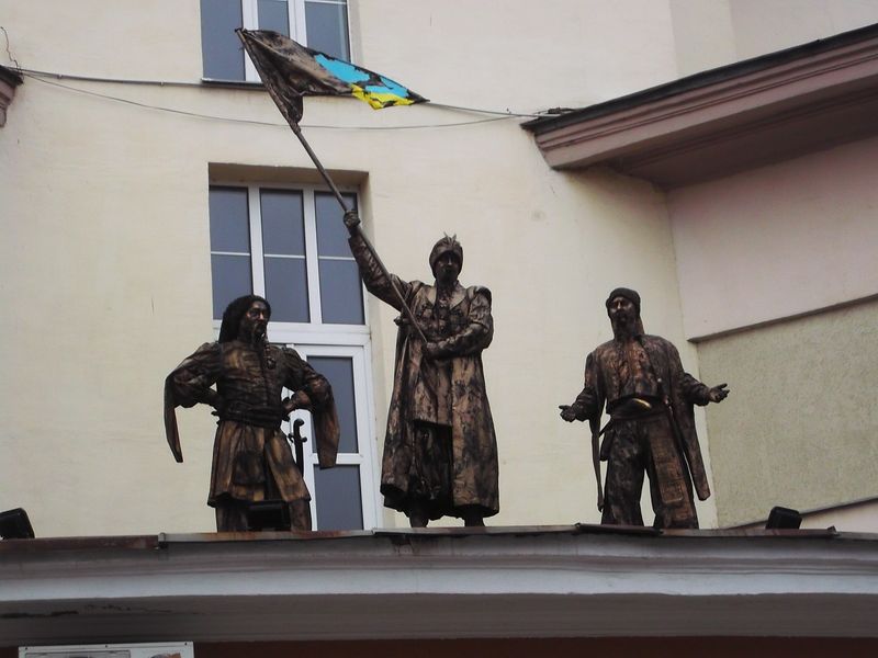 © Andrei  Kolyaskin - Living  sculptures  on  the  Independence  Day  in  Ivano - Frankivsk  City , Ukraine .
