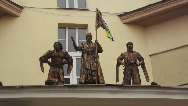 © Andrei  Kolyaskin - Image from the Living  sculptures  in  Ivano - Frankivsk  City 2 photography project