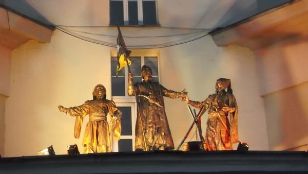 © Andrei  Kolyaskin - Living  sculptures  on  the  Independence  Day  in  Ivano - Frankivsk  City , Ukraine .