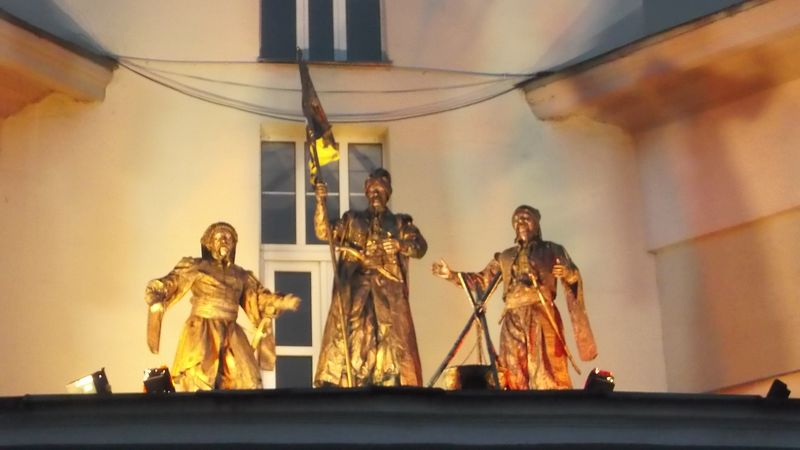 © Andrei  Kolyaskin - Living  sculptures  on  the  Independence  Day  in  Ivano - Frankivsk  City , Ukraine .